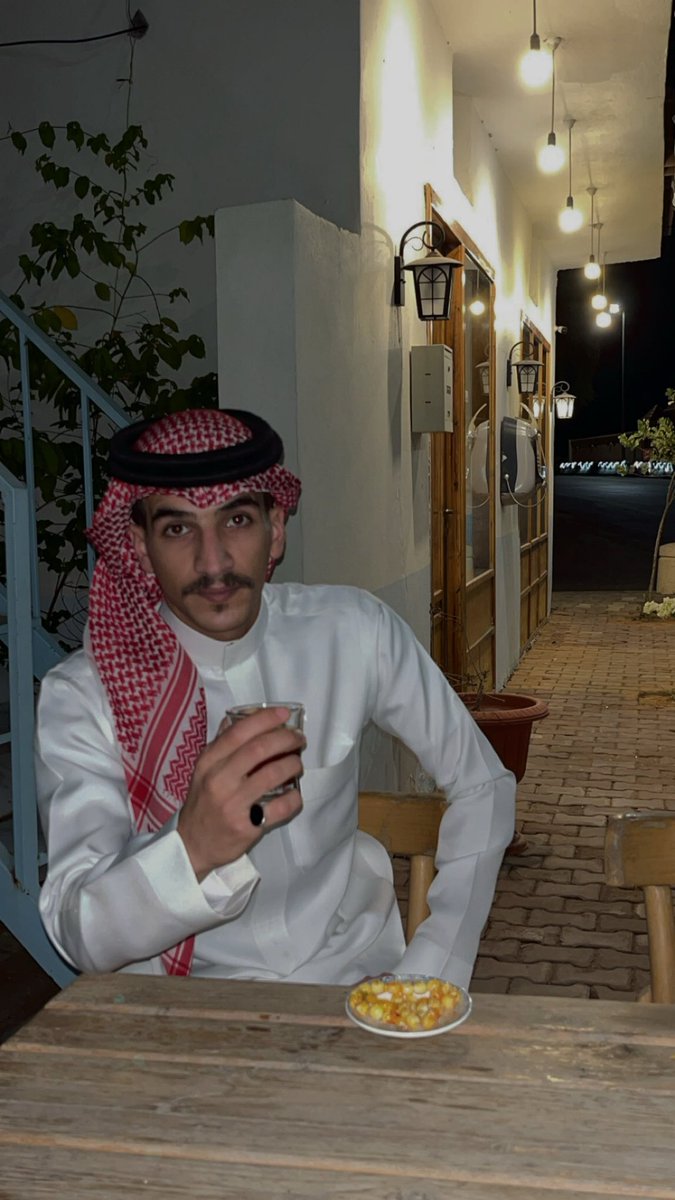 مايغير عزمي الجامح حسود 
و لا يعكر صفوه أفكاري خبل ..