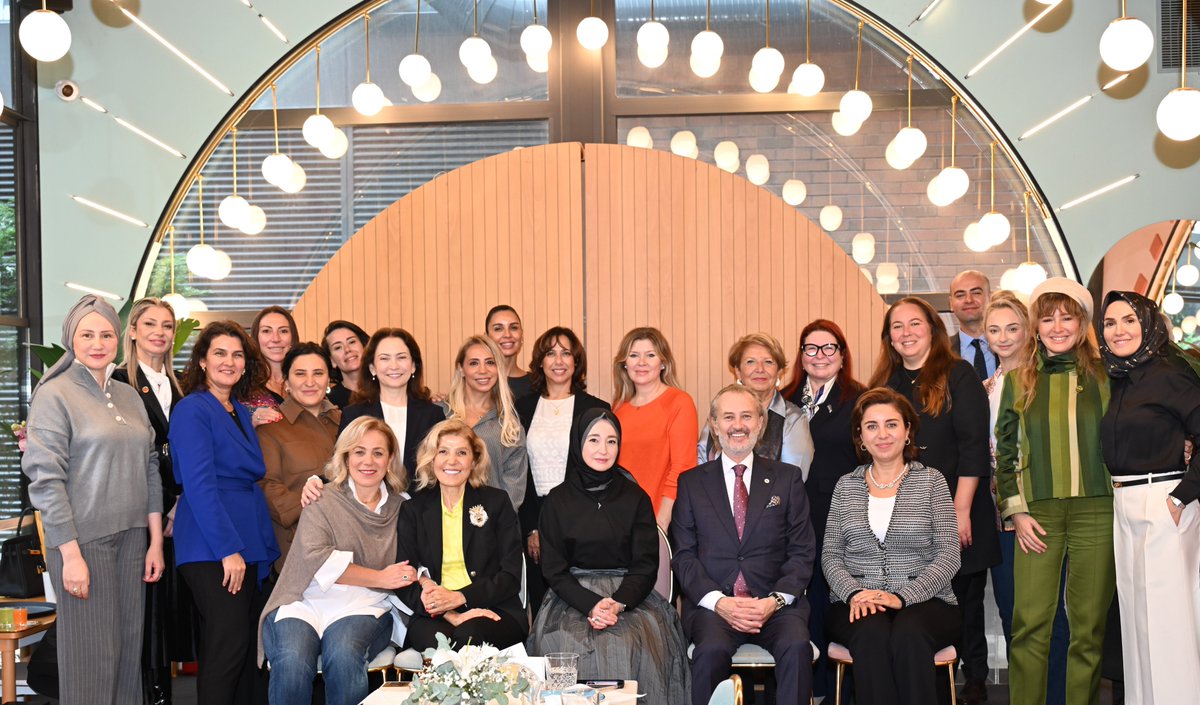 TOBB İstanbul Kadın Girişimciler Kurulu (İKGK) 6. Dönem 24. İcra Komite Toplantısı, İstanbul Ticaret Odası Yönetim Kurulu Üyesi Münir Üstün ve TOBB İKGK Başkanı Hatice Kal’ın başkanlığında gerçekleştirildi.

Toplantıya, İTO Genel Sekreter Yardımcısı Av. Nurcan Turan ile İcra