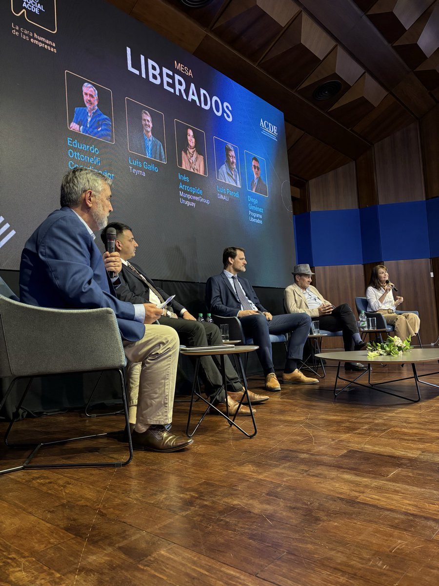 Comienza el panel #Liberados
Modera: <a href="/EduOttonelli/">Eduardo Ottonelli</a>, coordinador del Programa Liberados de ACDE
Participan: #LuisGallo, CEO de Teyma; <a href="/InesArrospide/">Ines Arrospide</a>, Country Manager de <a href="/ManpowerGroupUy/">ManpowerGroup UY</a>  #LuisParodi, director de DINALI y #DiegoGiménez, que brindará su testimonio como liberado.