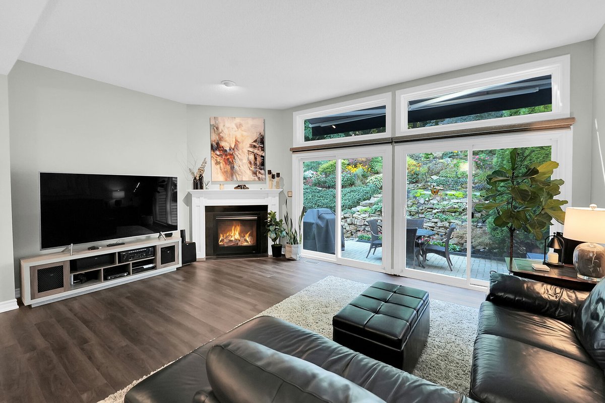 Niagarareal's tweet photo. 🏡 Open House Sat, Oct 11 | 2–4 PM
📍 Unit 8, 177 Main St. W, Grimsby
Bright townhome with gas fireplace, private patio &amp; gardens, finished lower level, and stunning escarpment views. Minutes to downtown, Lake Ontario &amp; Bruce Trail. Don’t miss it! https://t.co/bLy1nQ1COW https://t.co/lnot0TQGzU