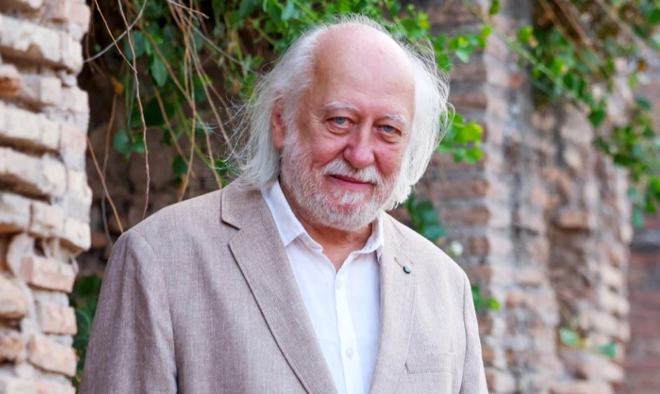 Open Magazine (@openthemag) on Twitter photo The Master of Apocalypse: #László#Krasznahorkai’s Nobel in Eliterature is an acknowledgement of a world out of whack, writes <a href="/sudeeppaul/">Sudeep Paul</a>
openthemagazine.com/books/the-mast… The Master of Apocalypse: #László#Krasznahorkai’s Nobel in Eliterature is an acknowledgement of a world out of whack, writes <a href="/sudeeppaul/">Sudeep Paul</a>
openthemagazine.com/books/the-mast…