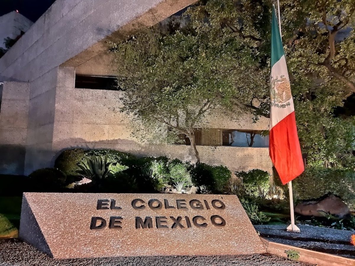 Me siento muy orgulloso de que mi bisabuelo, Ignacio Bolívar y mi abuelo, Candido Bolívar, hayan participado en la transformación de la Casa de España y la fundación de El Colegio de México en 1940. Ellos fueron invitados por el entonces Presidente de la Casa de España, Alfonso