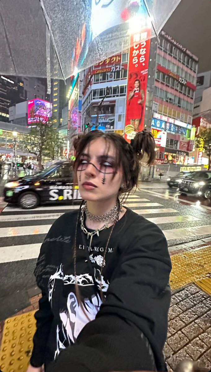 ashtoodust's tweet photo. you’ve never experienced Tokyo at midnight and it really shows. https://t.co/YhZAVWuMDd