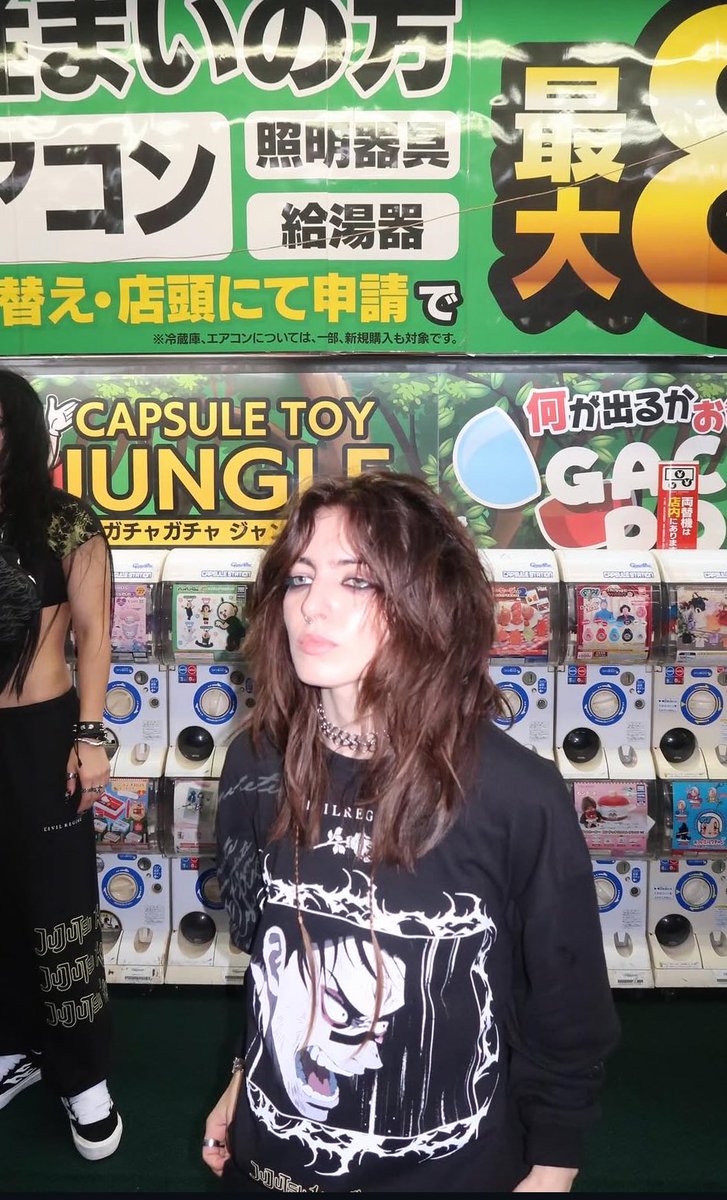 ashtoodust's tweet photo. you’ve never experienced Tokyo at midnight and it really shows. https://t.co/YhZAVWuMDd