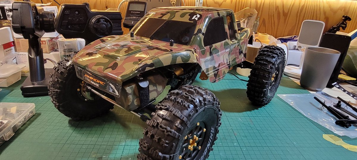 yusuke0953's tweet image. #SWRC サバイバルエリアを見てしまった勢いで先月ポチった車がようやく到着＆完成！事前に届いていたボディも森に似合うイメージで塗装。

週末が楽しみすぎる〜（雨天の時はお休みです）