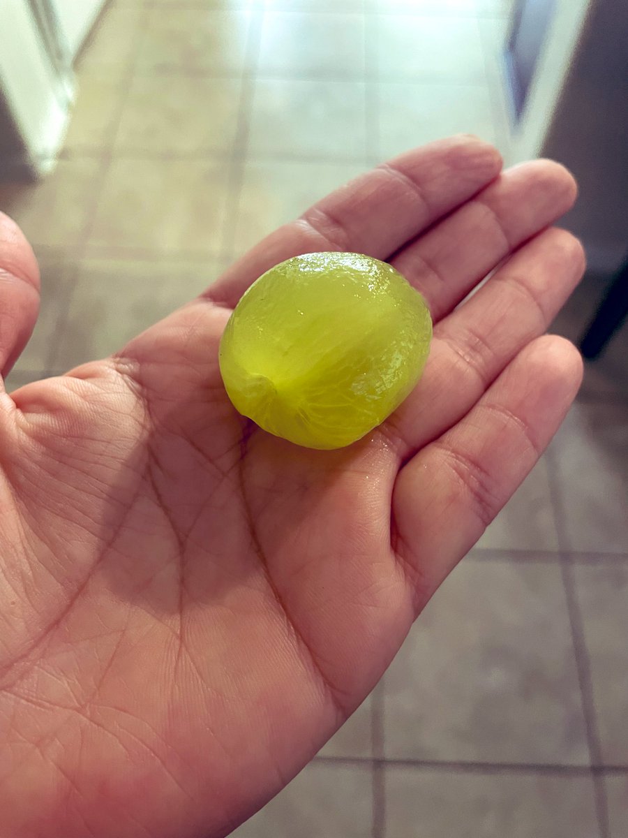 Look at this big ass grape!!
Anyway, y’all peel your grapes before you eat them?, or is it just me🥴