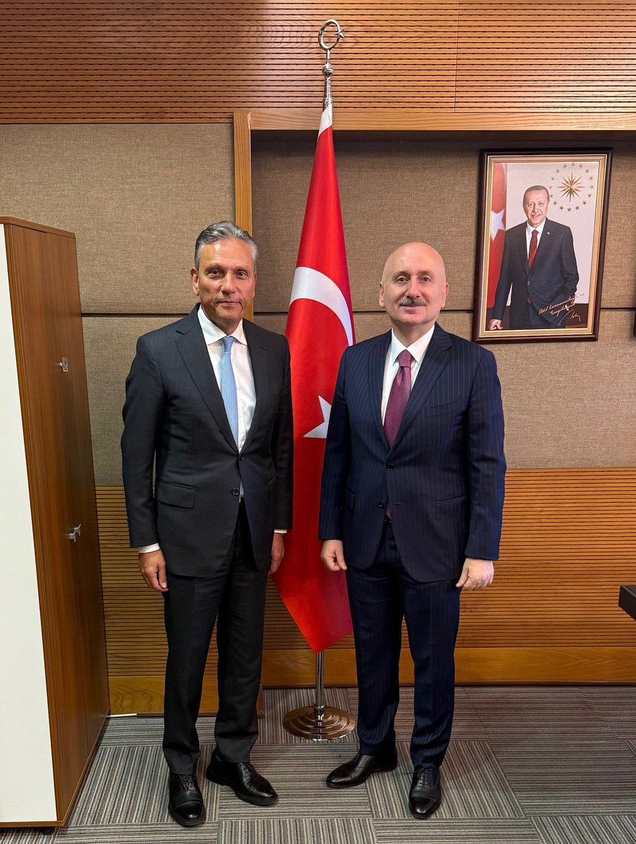 Bugün, TBMM Bayındırlık, İmar, Ulaştırma ve Turizm Komisyonu Başkanımız Sayın Adil Karaismailoğlu’nu ziyaret ettim.

Ziyaretimizde, TÜRSAB 26. Olağan Genel Kurulumuza davet mektubunu kendilerine ilettim.
Ülkemiz turizminin gelişiminde ulaştırma altyapısının önemine dair verimli