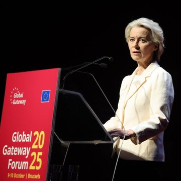 Today, #TeamEurope announced an €11.5 billion investment package with South Africa. This package will focus on the just energy transition, sustainable infrastructure, digital connectivity and pharmaceutical value chain.

👉shorturl.at/mlCnJ

#GlobalGateway