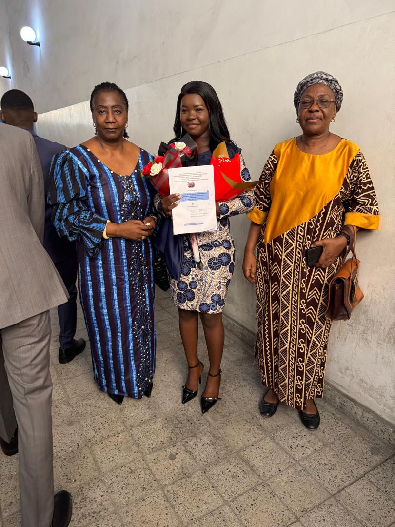 Mon cher ami Chérubin Okende, aujourd'hui 9 octobre, je suis allée à la défense de ta chère Winny pour l'obtention de son diplôme de licence en communication. Elle s'est bien défendue. C'est ta fille, sans aucun doute. Il y avait de l'émotion dans l'air car ton absence était