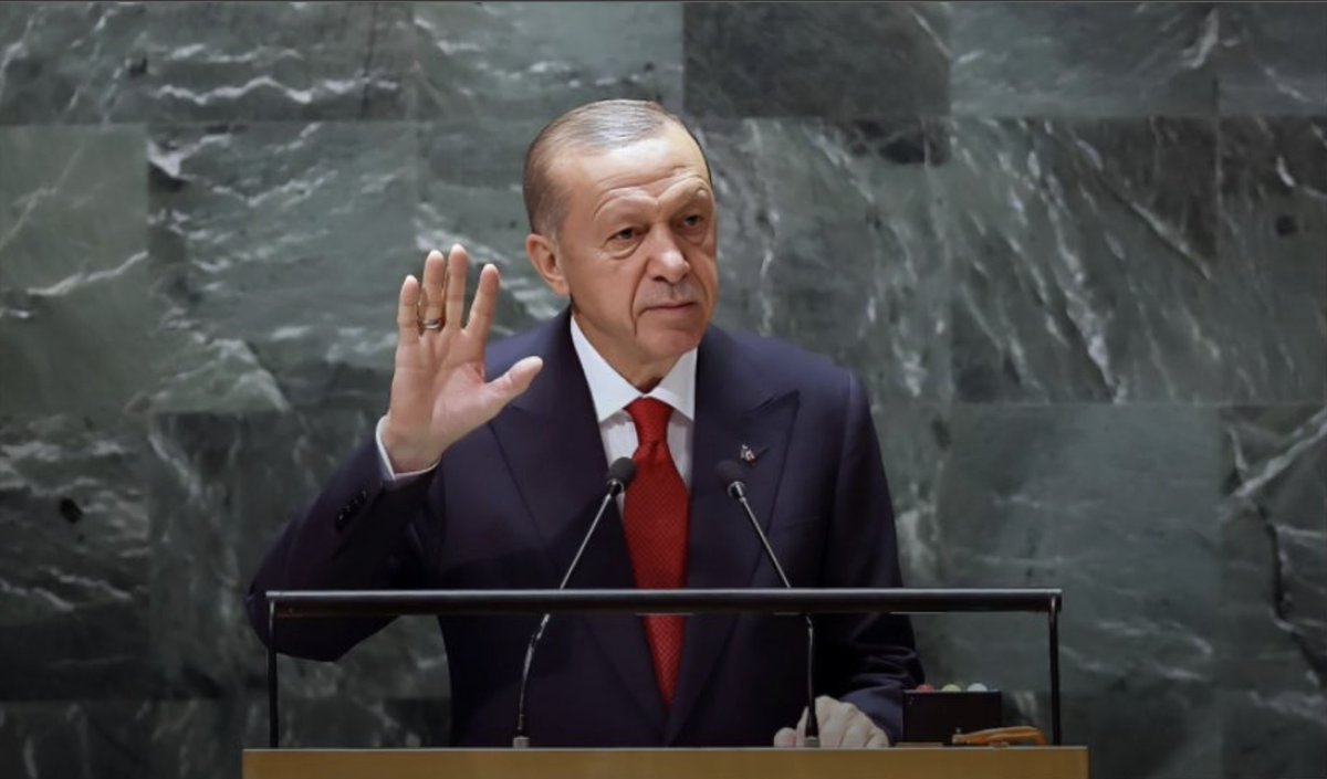 Türkiye, HAMAS'ın talebiyle Gazze'de garantör ülke oldu. İki yıldır Gazze üzerinden hükümete saldıranlar nerede mesela şimdi? "Hata yapmışız, Erdoğan'a saldırarak iki sene boyunca aslında İsrail'in çıkarlarına hizmet etmişiz, bunun için cumhurbaşkanından ve kahraman Gazze