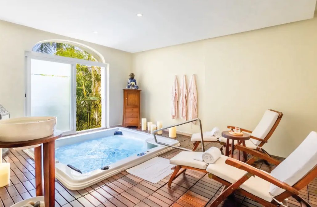 ItmagazineMex's tweet photo. Casa Velas en Puerto Vallarta
#CasaVelas, el hotel boutique de lujo solo para adultos ubicado en el campo de golf Marina Vallarta, eleva su oferta de bienestar con una nueva experiencia que permite reservar #ABJA Spa para el uso exclusivo de parejas o grupos pequeños. https://t.co/b2bauHt0cc