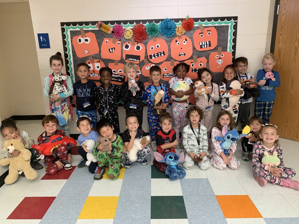 Our class earned ANOTHER 25 tallies for showing our Bulldog Best behavior, so we celebrated with a PJ/Stuffy Day!!💙🐾 #BulldogBest #IgniteandInspireD95