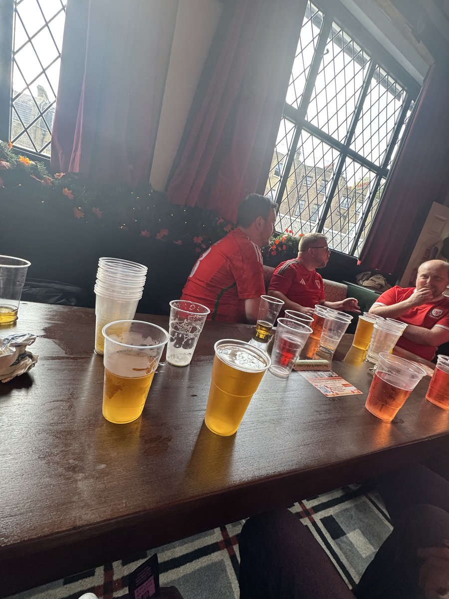 Them Lot Away 🏴󠁧󠁢󠁷󠁬󠁳󠁿🍻