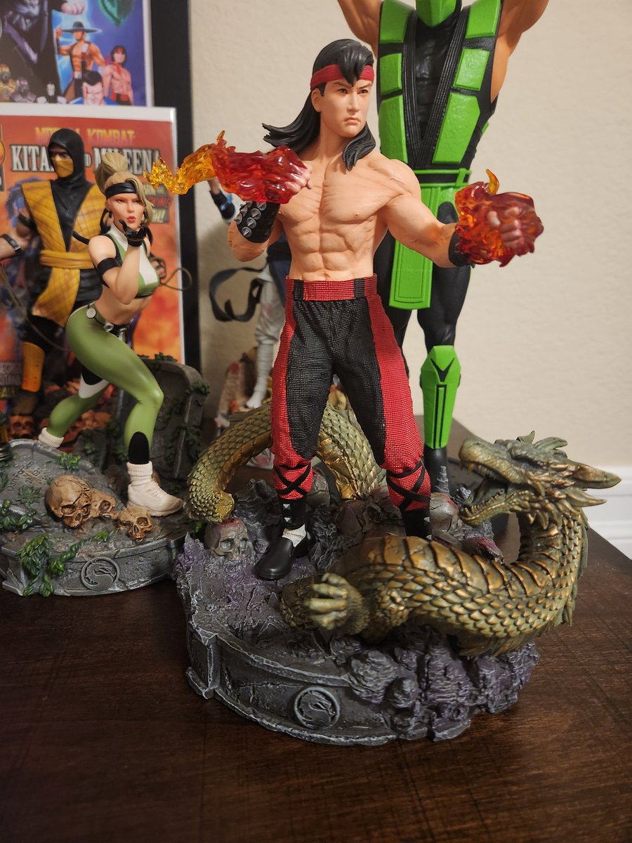 Liu Kang joins the kollection! Iron Studios did a phenomenal job on this one! I love the addition of the dragon on the base. 🔥🐉 #MortalKombat