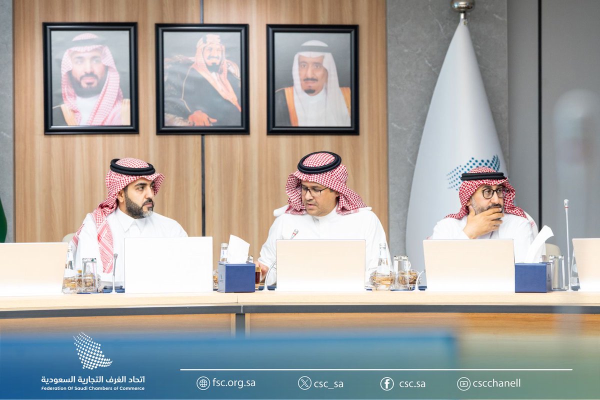 اللجنة الوطنية للمحتوى المحلي والمشتريات الحكومية  برئاسة أ.أيمن الحازمي
تناقش المشاركة في معرض صنع في السعودية، 
وتستعرض إنجازات فرق العمل وخططها المستقبلية، 
ومبادراتها لتنمية المحتوى المحلي، وتعزيز التكامل بين القطاعين العام والخاص
#اتحاد_الغرف_السعودية