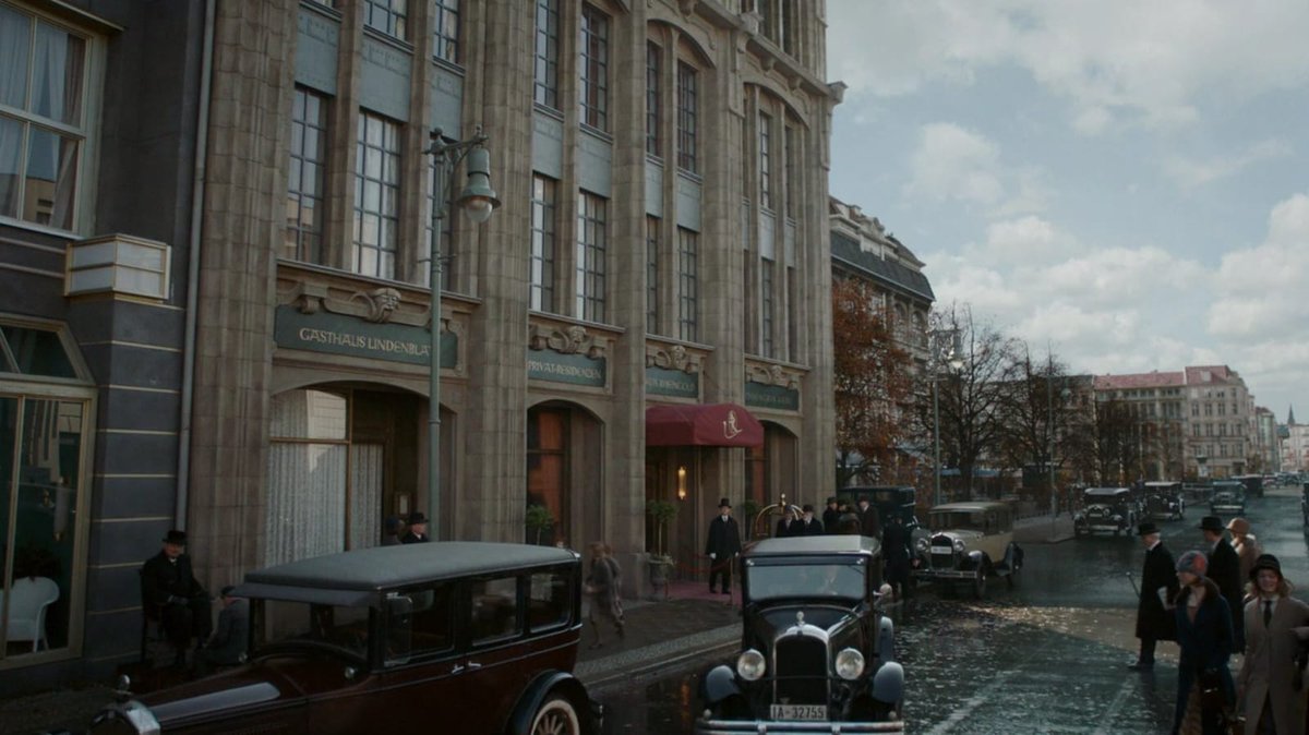 perleperle98's tweet photo. مغرم بأجواء مسلسل Babylon Berlin، أجواءه عظيمة وتاريخية بحق. https://t.co/OgH3ntFIaW