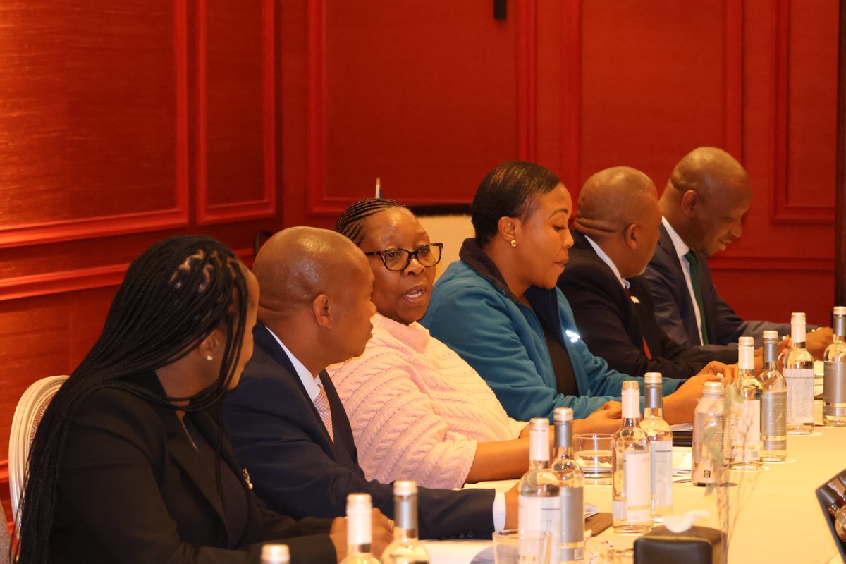 His Majesty King Letsie III met his delegation in Rome and was briefed on plans for the coming days at the World Food Forum 2025. #Lesotho #WorldFoodForum #FAO #KingLetsieIII #FoodSecurity