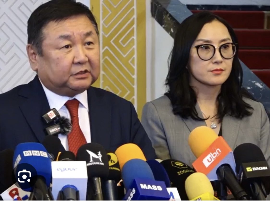 Харбины хэлэлцээр

Нүүрсний будлиан-? 

✅Багагүй хугацаа, хүчин чармайлт гаргасны дүнд Харбины хэлэлцээрийн хүрээнд Нүүрсний гэрээг шалгах Түр хороо байгуулах ирцээ бүрдүүллээ. 

✅Энэ Түр хороог байгуулж, шалгах зайлшгүй шаардлагатай байсныг өнөөдрөөс дэлгэгдсэн нүүрсний нууц