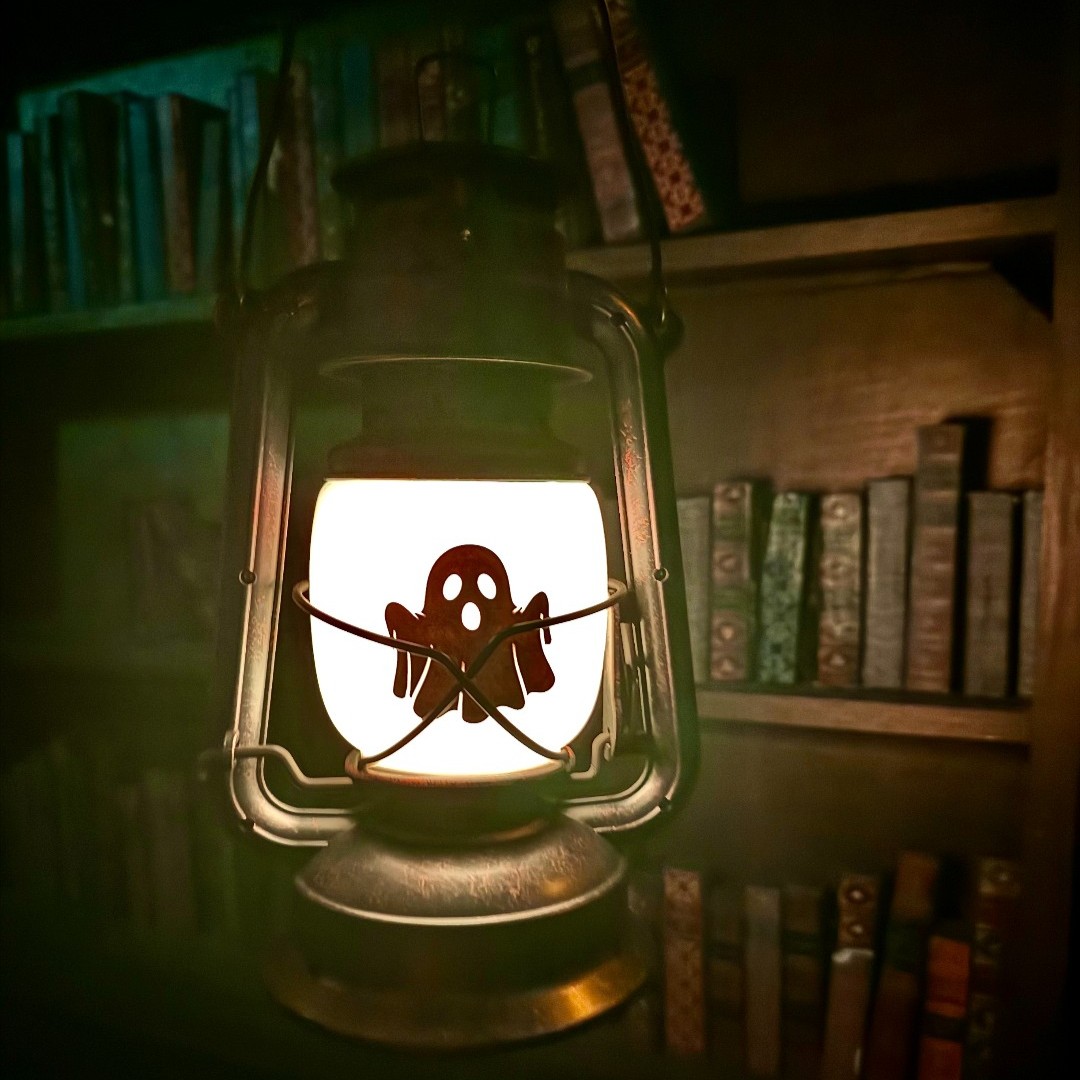 WonderlandNews's tweet image. 💡 The glow follows you. 👻 Our interactive #HalloweenHaunt lantern reacts to mazes, scare zones &amp;amp; the midway! 🕸️ See all activation spots 👉 bit.ly/3VTJiVx

Psst… press the button on the front once you find one to light it up. 💀

#TorontoHalloween #TorontoThingsToDo