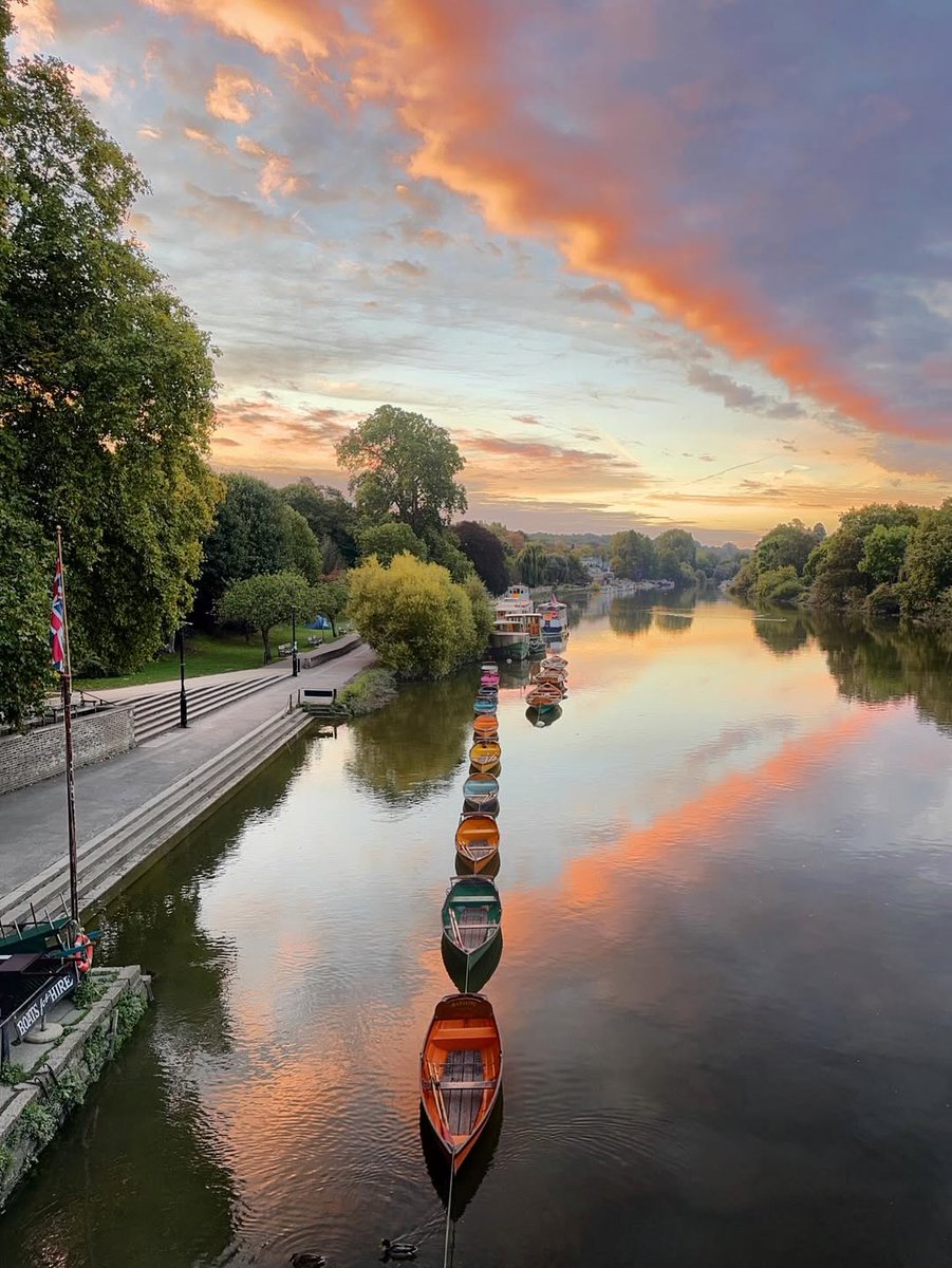 Richmond 🤝 a beautiful sunrise [📸 @veevs] #LondonMakesItPossible #VisitLondon ow.ly/WWtp50X8XYv