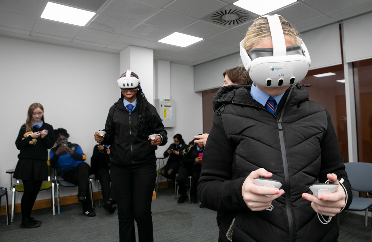TCD_AHSS's tweet image. @tcddublin and @AccessTCD hosted European Researchers Night on 3 October at the Institute of Population Health, Tallaght.

80 TY students explored subjects like Law, AI, Politics, Business, Performance Art and Ancient Manuscripts through lectures and interactive sessions.

#TCD