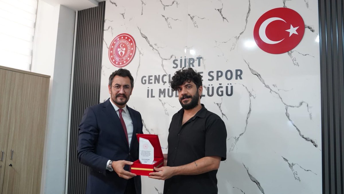 Bakanlığımız tarafından düzenlenen 10. Kültür ve Sanat Yarışmaları kapsamında, tiyatro ekibimiz bölge birincisi oldu. 

İl Müdürümüz İsmail Çalgan, başarılı ekibimizi makamında ağırlayarak kendilerine plaket takdiminde bulundu.
Ekibimize, finalde yürekten başarılar diliyoruz.
