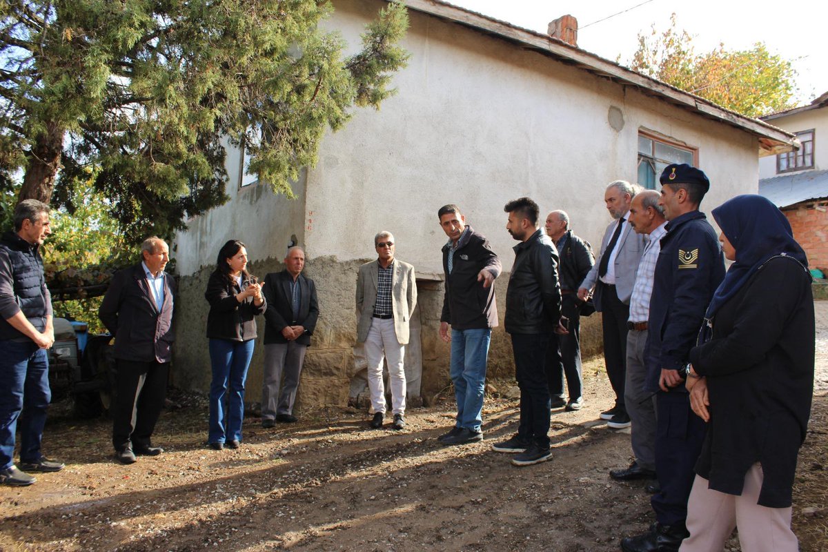 Kaymakamımız Sayın Bilge Yıldırım, ilçemize bağlı Yeniköy Köyü’nü ziyaret ederek vatandaşlarla bir araya geldi. Ziyaret kapsamında vatandaşlarımızın talepleri ve ihtiyaçları dinlendi, köyde yürütülen çalışmalar yerinde incelendi.