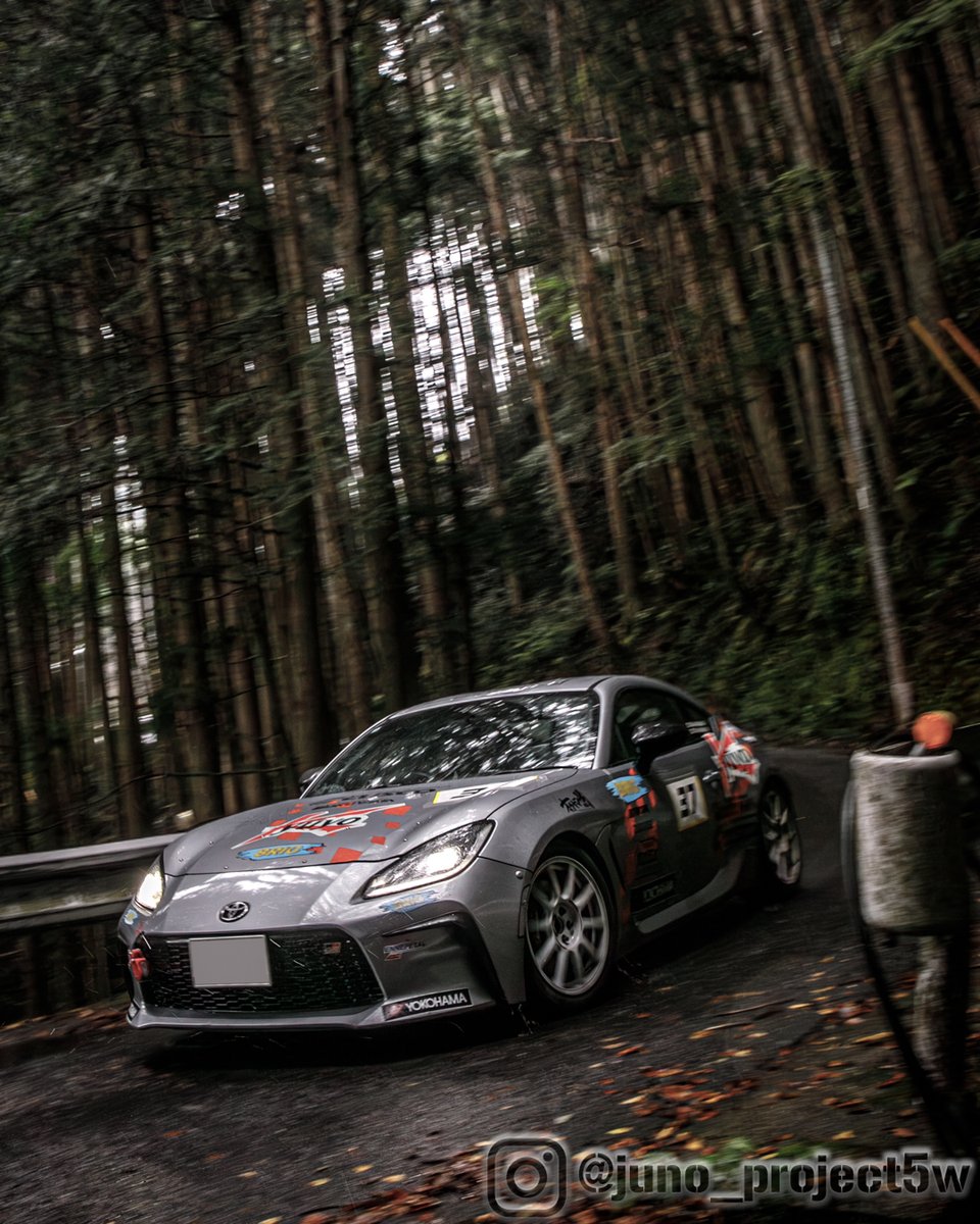 zunya32's tweet image. 今回の久万高原ラリー、
MCC（モリゾウチャレンジ）の車両が
大幅に増えたこともあってか
GRヤリス以外の車両がレアな存在に

そんな中気を吐く一台が
山口・丸山組のトヨタ・GR86

#久万高原ラリー
#全日本ラリー
#JRC