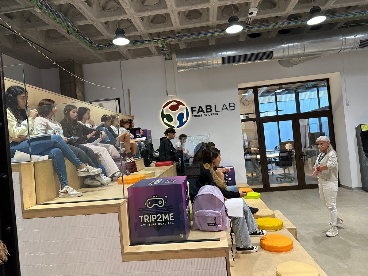 💡 Descobrint la metodologia Design Thinking i inspirant-nos en casos d’èxit reals al FabLab Terres de l’Ebre.

Innovant i connectats amb el territori, dins el programa RCS Cientificotecnològic! 🤝🔧