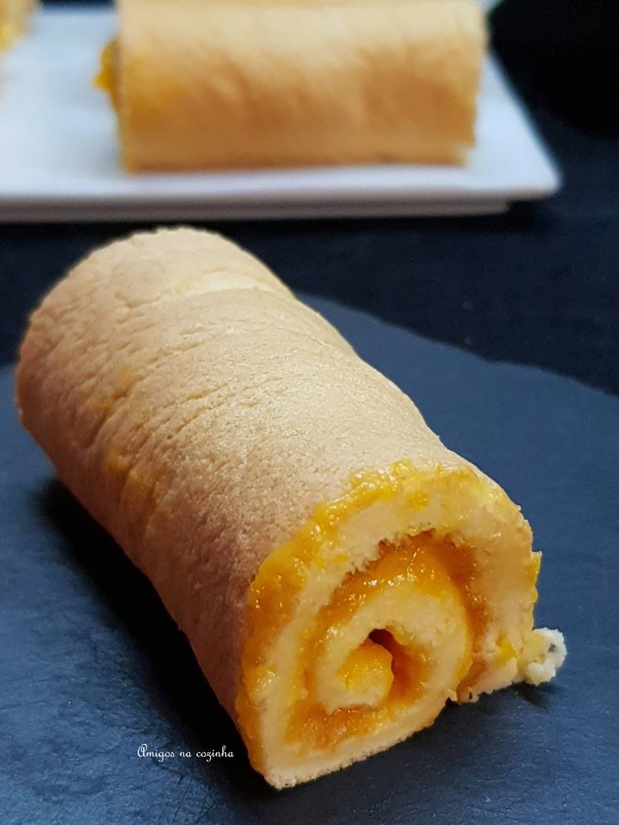 apporu's tweet photo. @Dongurihou 元のお菓子の名前が「トルタ」なのに、ひっくり返って「たると」になってるのが、いかにもうろ覚えで再現した感があって好き https://t.co/xpFlTw61NQ