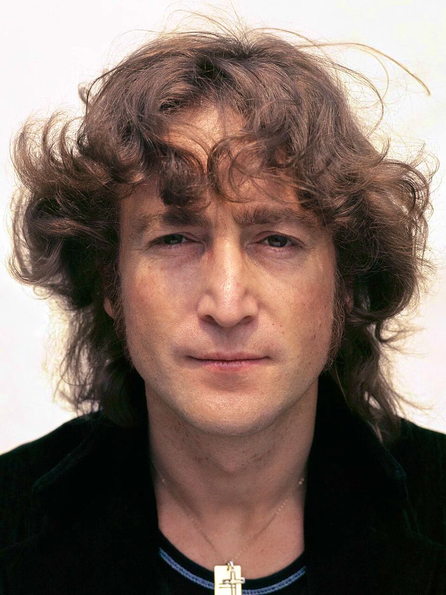 Happy birthday to John Lennon, the voice of the most important band in music history. He would have been 85 today 

John Winston Ono Lennon 
1940-1980