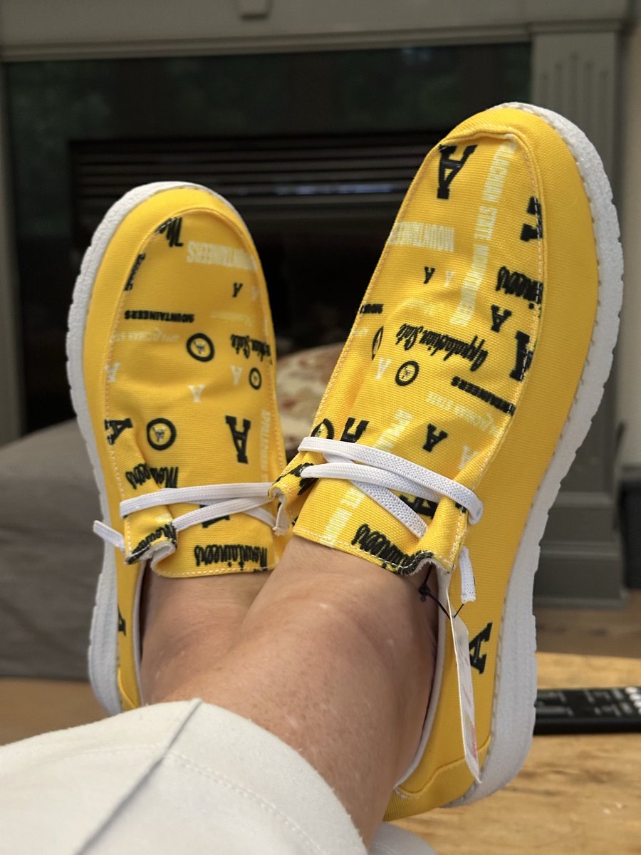 KimreyThinks's tweet image. I support the gold for homecoming. And I will be wearing it. #GoApps #TIGMA