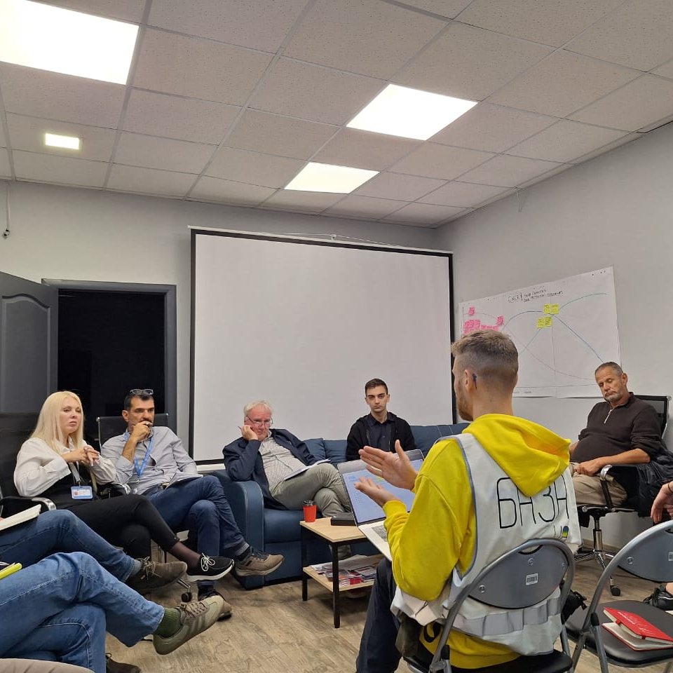 Residents in the #Donetsk Region have seen no respite in intensive hostilities, with risks to civilians growing daily.

UN agencies and national &amp; international humanitarian partners are coordinating efforts with local authorities to help the most vulnerable reach safety.