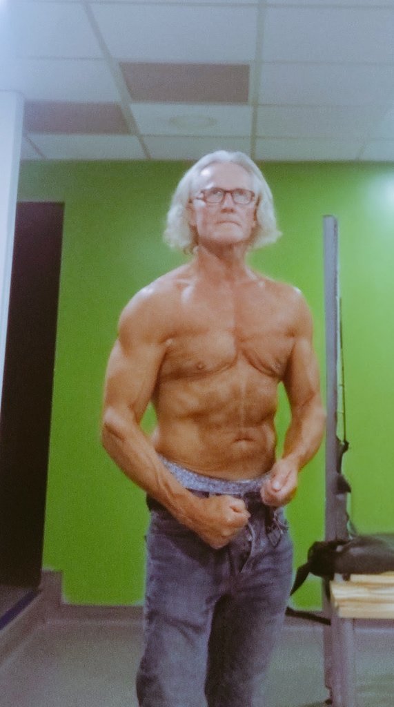 MarkWilliamAda1's tweet image. Feeling fit and thankful again after weeks of being sick and constantly vomiting it was one of the most unpleasant times of my life.eating well agin feeling strong in the gym again. Thankful for my Dr and staff at Whiston hospital. Amen 🙏.#fitforwork #gym