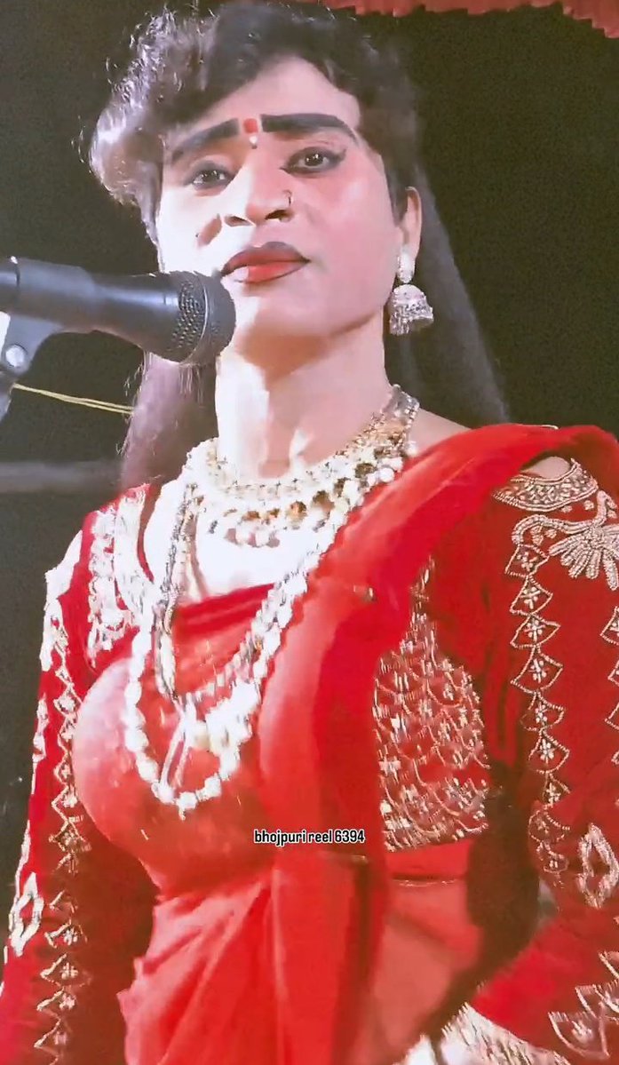 कुछ लडके-लड़की का id बना के आये हैं तो मुझें लगता हैं इससे किसी को दिक्कत नहीं होना  चाहिए,

डॉलर किसी तरह आना  चाहिए, डॉलर ही सत्य हैं,

बाकि आप करवा चौथ की बधाई दें सकते हैं उन्हें 🤣