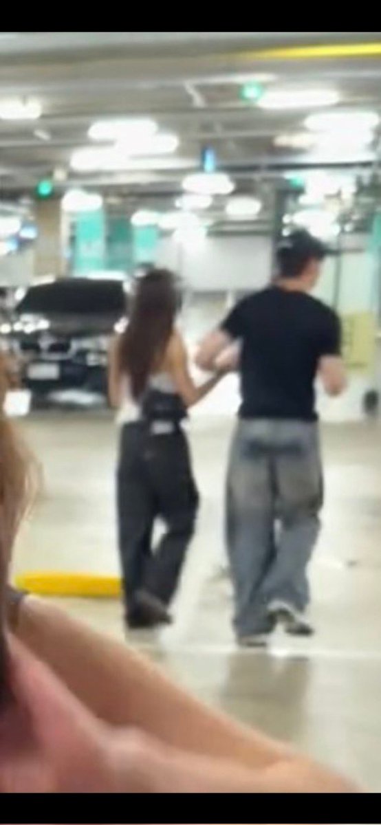 Truthaboutzee's tweet photo. @DomundiTV Free nunew from the liar #zeepruk and his girlfriend fanservice ain't going to help this time the truth is out for the world to see #zees #nunew https://t.co/a5eTWpj4Is