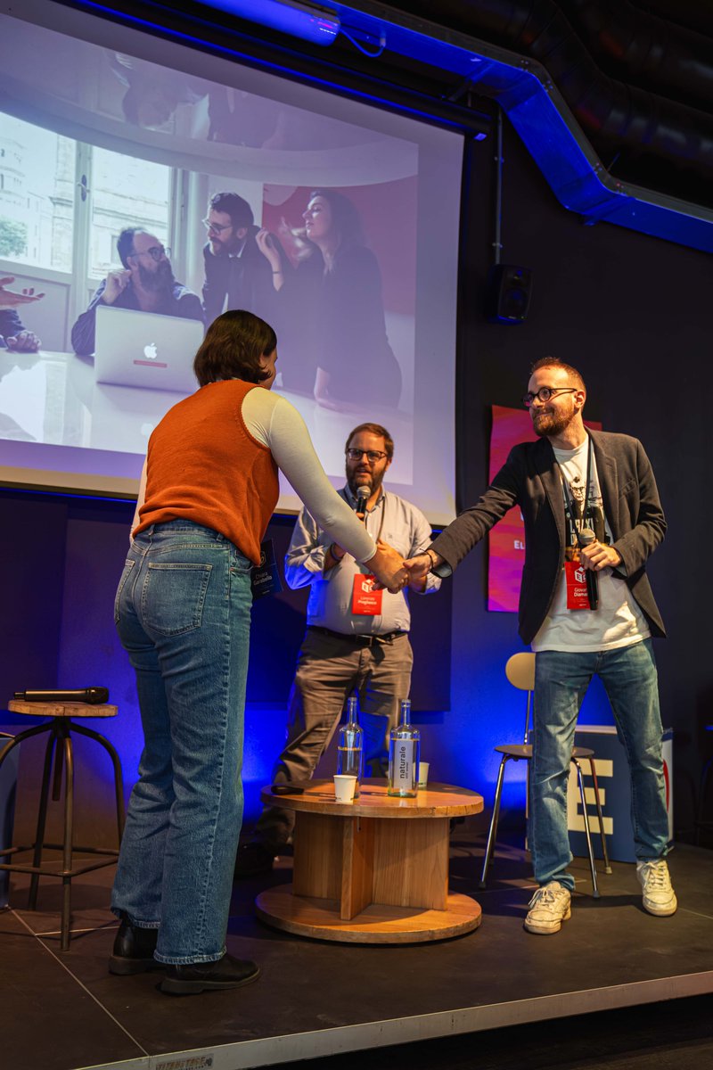 you_trend's tweet image. In questa edizione di #ElectionDays abbiamo dedicato un momento speciale al nostro amico e collega Vincenzo Cramarossa, insieme a suo fratello Vito e a @GianlucaGioetti. Per ricordarlo, gli abbiamo dedicato una borsa di studio, che è stata assegnata a  Chiara Garabello.

#ED25