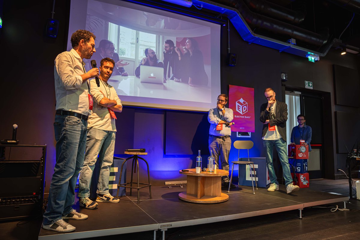 you_trend's tweet image. In questa edizione di #ElectionDays abbiamo dedicato un momento speciale al nostro amico e collega Vincenzo Cramarossa, insieme a suo fratello Vito e a @GianlucaGioetti. Per ricordarlo, gli abbiamo dedicato una borsa di studio, che è stata assegnata a  Chiara Garabello.

#ED25