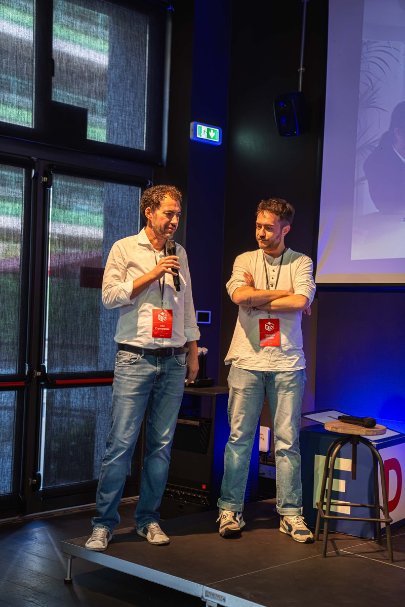 you_trend's tweet image. In questa edizione di #ElectionDays abbiamo dedicato un momento speciale al nostro amico e collega Vincenzo Cramarossa, insieme a suo fratello Vito e a @GianlucaGioetti. Per ricordarlo, gli abbiamo dedicato una borsa di studio, che è stata assegnata a  Chiara Garabello.

#ED25