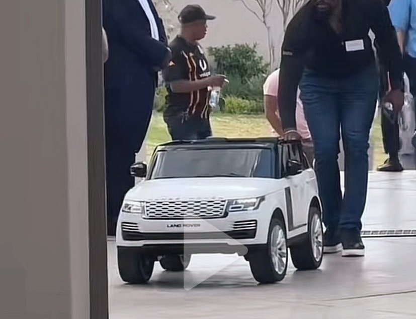 _AfricanSoil's tweet image. Aaibo! Kodwa bakithi 🙊 should have left the kids' toys.