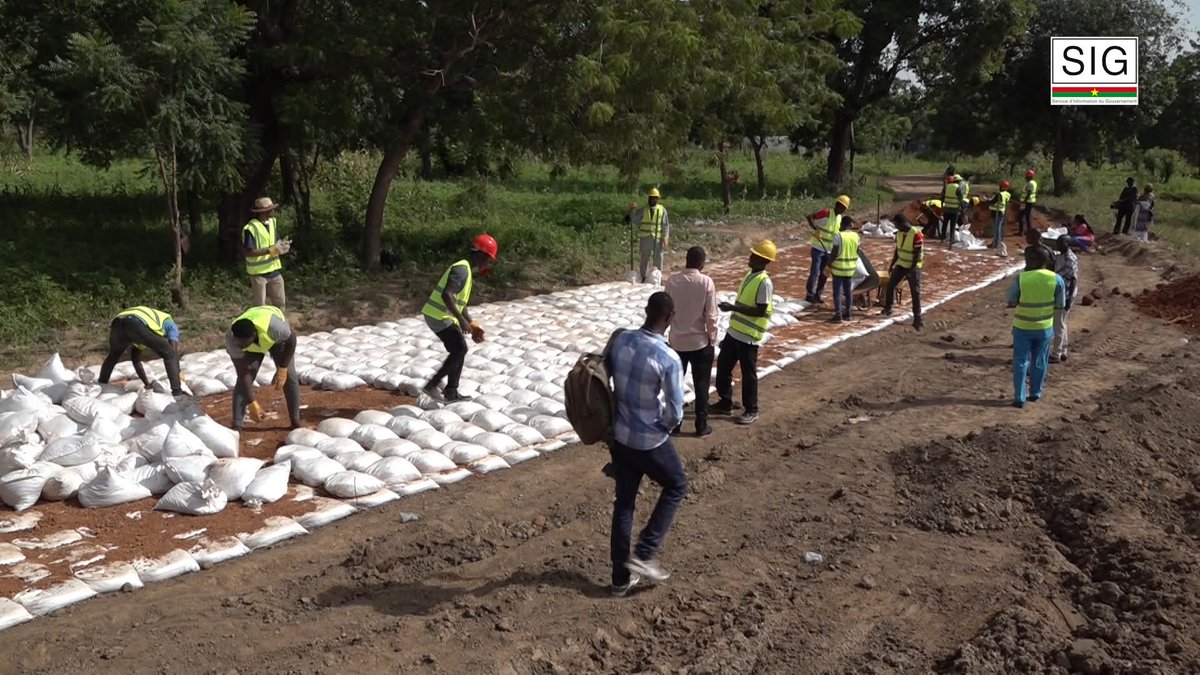 espoirinfobf's tweet photo. Entretien routier au #Burkina : la technique #japonaise #DO_NOU vulgarisée

Lire ici ⤵️ ⤵️ ⤵️ https://t.co/lxTiusayVu via @espoirinfobf https://t.co/TTfphoLimT