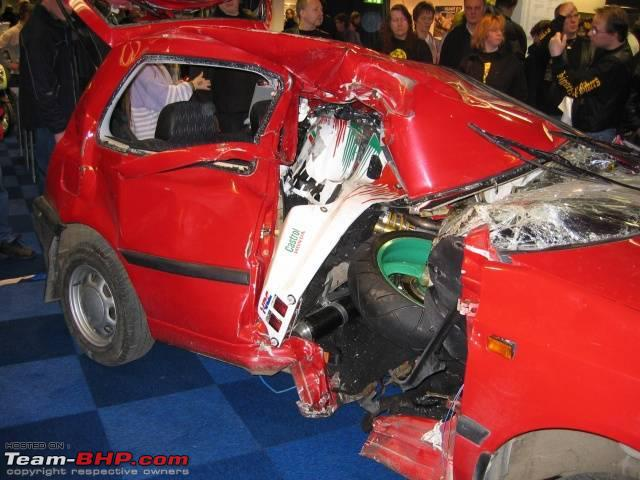 Ryen778931's tweet image. In case anyone is wondering what a speeding motorcycle can do to a car.