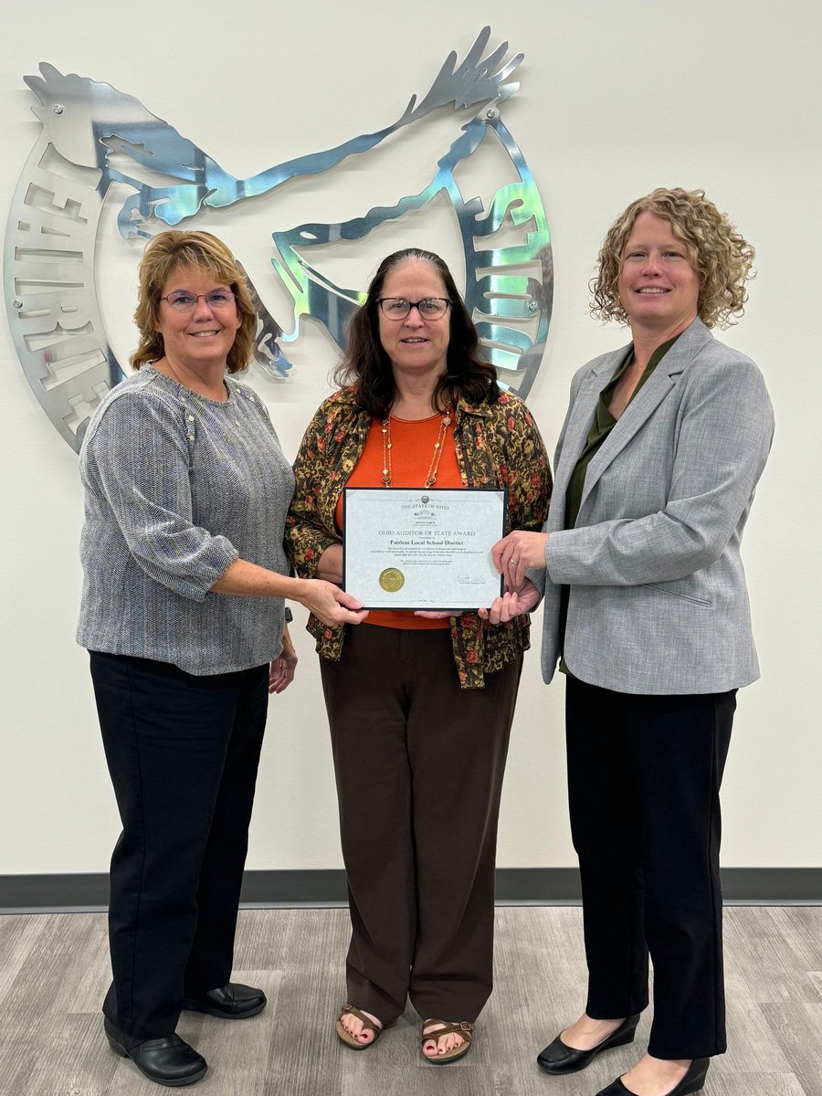 Fairless Local School District (AOS's Dawn Baker, right, with Assistant Treasurers Paula Renner and Denese Majors) in Stark County received the Auditor of State Award! 🏆