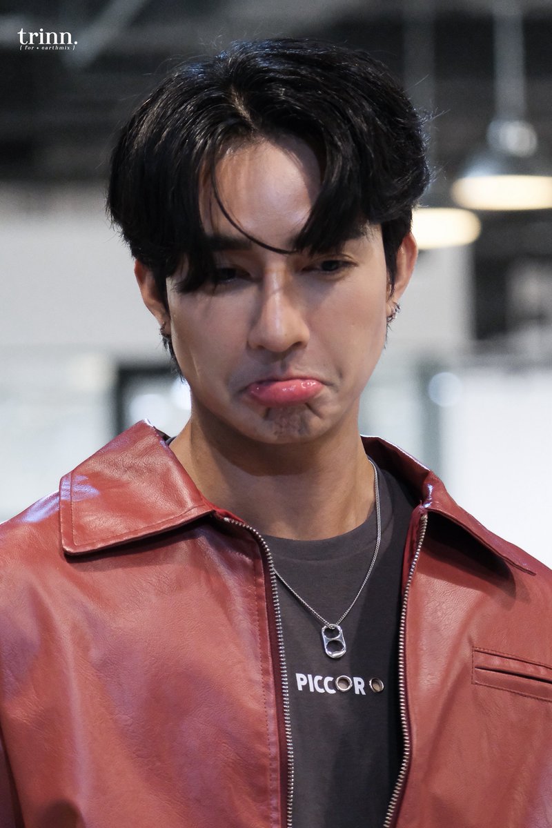 ｢ 20251009 」 — 

คนนี้งอนแม่ หรือเป็นพญานาคน้อยคับ 🤏🏼

EARTHMIX FANIVAL FANSIGN
#GMMTVFANIVALxEarthMix
｢ #EarthPirapat ⋮ <a href="/Earth_Pirapat/">Earth Pirapat 🌏</a> 🌏 」