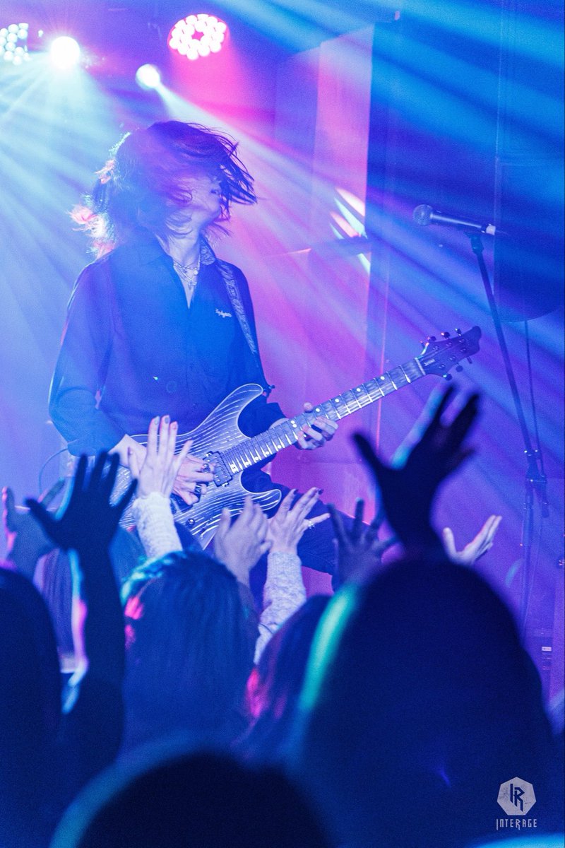 渋谷FOWSありがとうございました！

最高の仲間達、この"響乱爆々'"を企画してくれたみうちゃん、そして最高の時間を一緒に作ってくれたフロアの皆んなに心からありがとう‼︎

次の10/18でINTERAGEは最後。
１曲１曲全力で弾ききります！