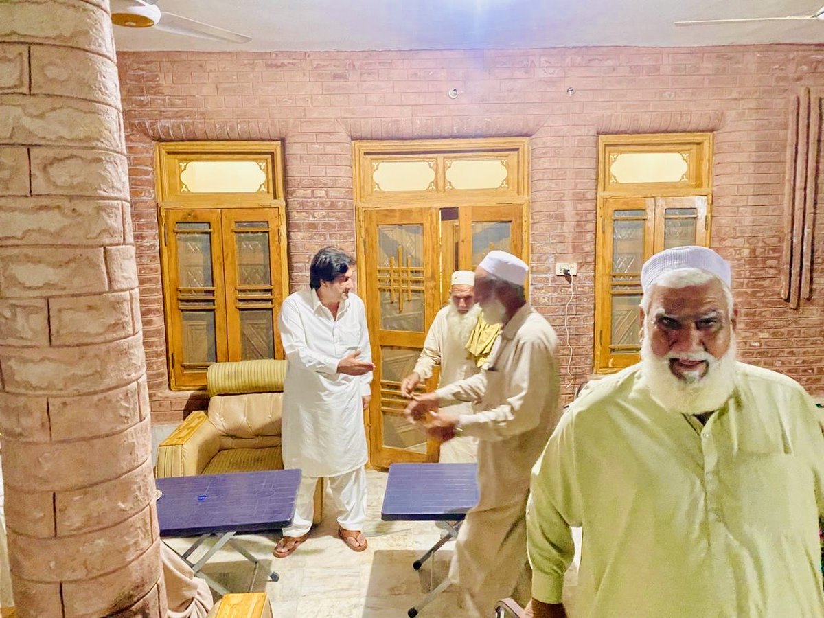 SyedMAliShah_'s tweet image. بدرگہ ہاؤس (نیوز ریلیز)
پاکستان پیپلز پارٹی خیبرپختونخوا کے صوبائی صدر سید محمد علی شاہ باچا نے اپنے حلقے کے دورے کے دوران مختلف وفود سے ملاقاتیں کیں، جن میں عوامی مسائل، ترقیاتی منصوبوں اور علاقے کی موجودہ صورتحال پر تفصیلی گفتگو ہوئی۔
سید محمد علی شاہ باچا نے کہا کہ پاکستان…