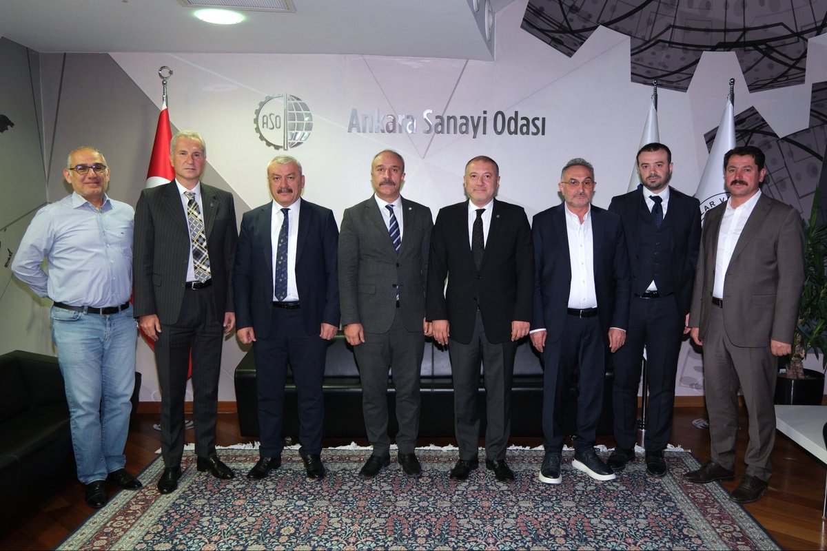 Ankara Sanayi Odası 32 No’lu Taşocakçılığı Sanayi Meslek Komitesi ile Ankara Ticaret Odası 30 No’lu Doğal Taş, Mermer ve Hazır Beton İmalatçıları Meslek Komitesi “Müşterek Toplantısı” ASO’da gerçekleştirildi. 
 
ASO Yönetim Kurulu Üyesi ve 32 No'lu Komite Başkanı Ertuğrul Onat'ın