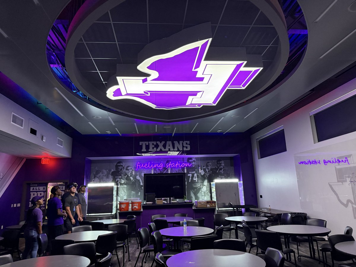 Great experience at Tarleton State <a href="/TarletonFB/">Tarleton State Football</a> this past weekend. Great Win against Southern Utah. Big Thanks to Coach Whitten <a href="/ToddWhitten1818/">Todd Whitten</a>, <a href="/CoachTyroneNix/">Coach T.Nix</a>, <a href="/FredrickTate2/">Fredrick Tate</a>, <a href="/CoachDJWagner/">Coach Dylan Wagner</a>, @CoachSCarey &amp; the entire coaching staff for having me out to see the game.