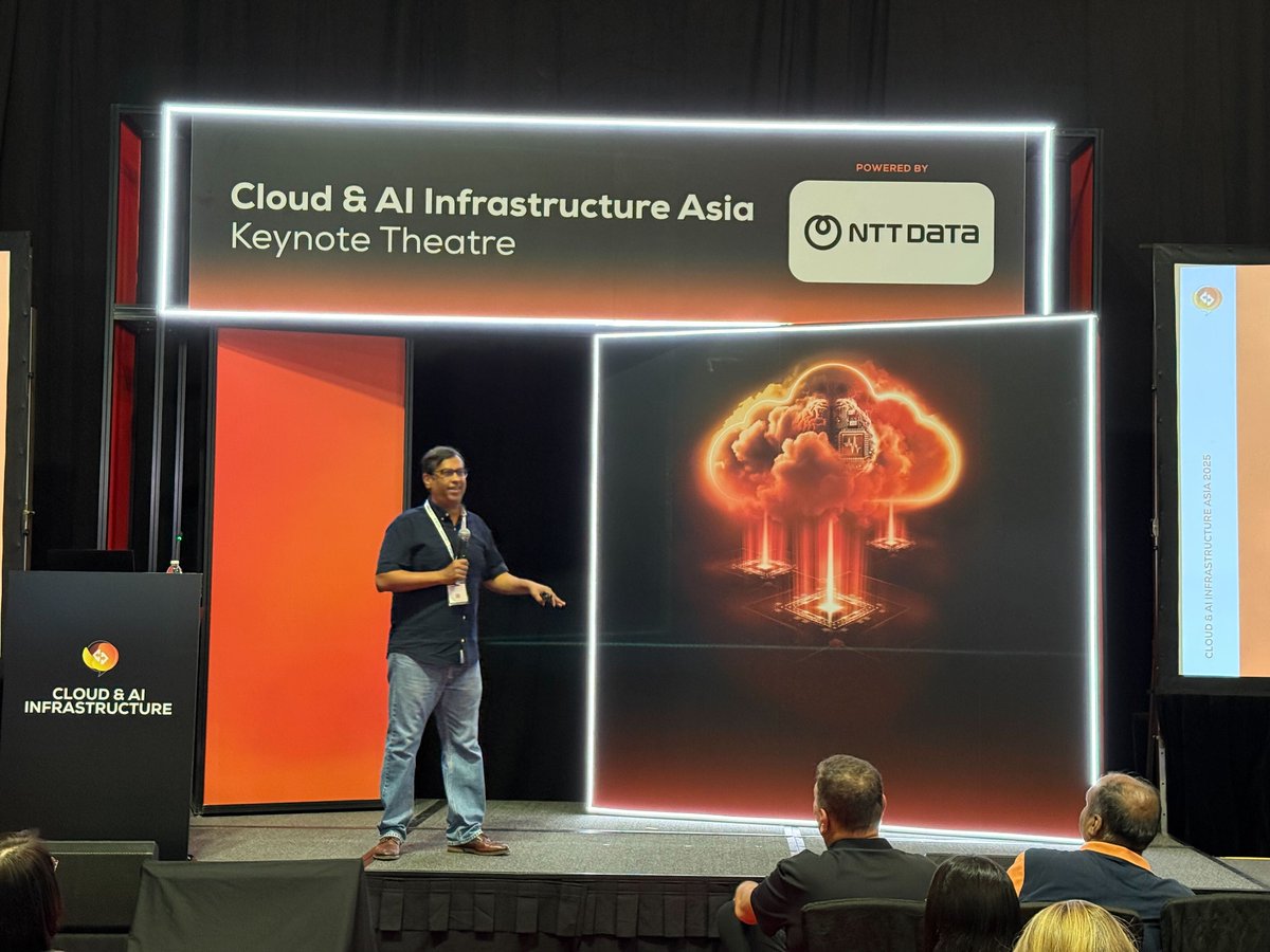 mysql_community's tweet image. 🚀Excellent session on "Accelerate your Enterprise AI: From Proof to Production" given by Mohan Srinivasan yesterday at TechWeek Singapore!
#MySQLCommunity
social.ora.cl/6013AsjoV