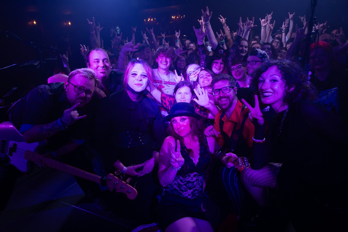 Excited to hit the road this month with That Handsome Devil and see all of your beautiful, monstrous faces again. You ready, west coast? bit.ly/SATSWtour 

📷: Julie Kobin